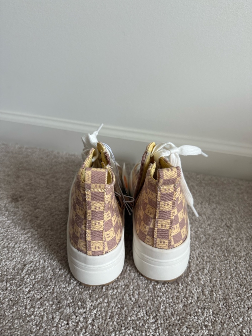 NWT Art Class High Top Sneakers Girls Size 2 - Picture 4 of 5